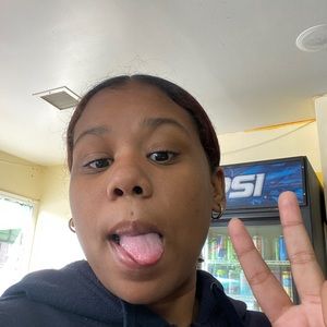 Meet your Posher, Perla